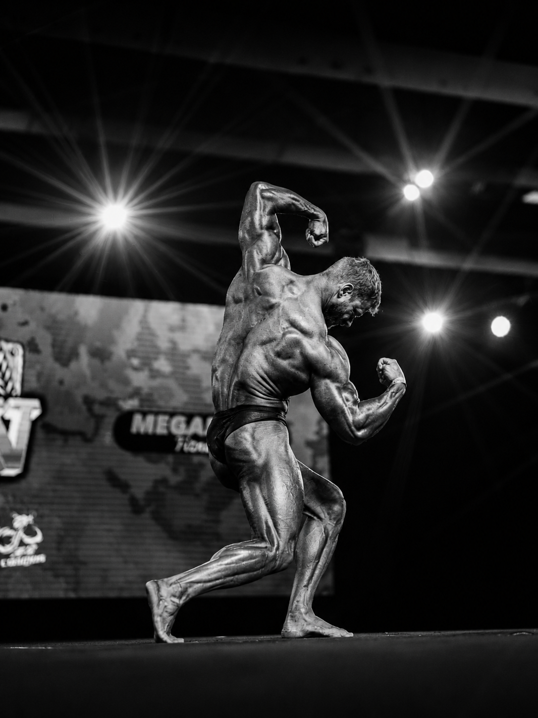 Personal trainer coaching session